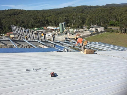 400sf White Reflective Foam Insulation Vapor Barrier Warehouse Building - Image 8